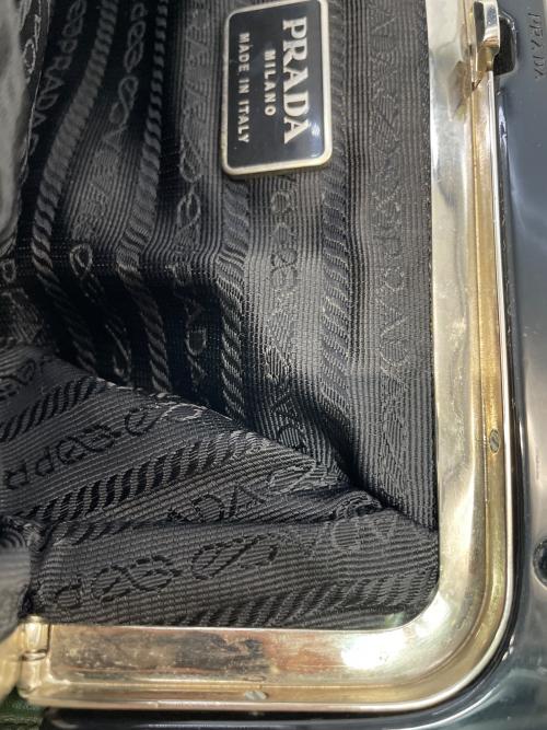 PRADA（プラダ）PRADA (プラダ) がま口 プラチェーンショルダーバッグ ブラックの古着・服飾アイテム