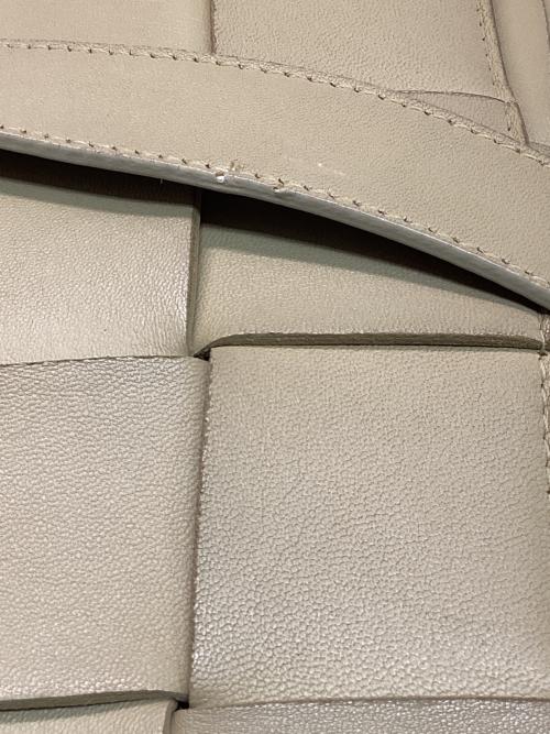 BOTTEGA VENETA（ボッテガベネタ）BOTTEGA VENETA (ボッテガベネタ) レザーショルダーバッグ ベージュの古着・服飾アイテム