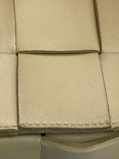 BOTTEGA VENETA（ボッテガベネタ）BOTTEGA VENETA (ボッテガベネタ) レザーショルダーバッグ ベージュの古着・服飾アイテム