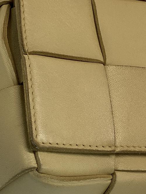 BOTTEGA VENETA（ボッテガベネタ）BOTTEGA VENETA (ボッテガベネタ) レザーショルダーバッグ ベージュの古着・服飾アイテム