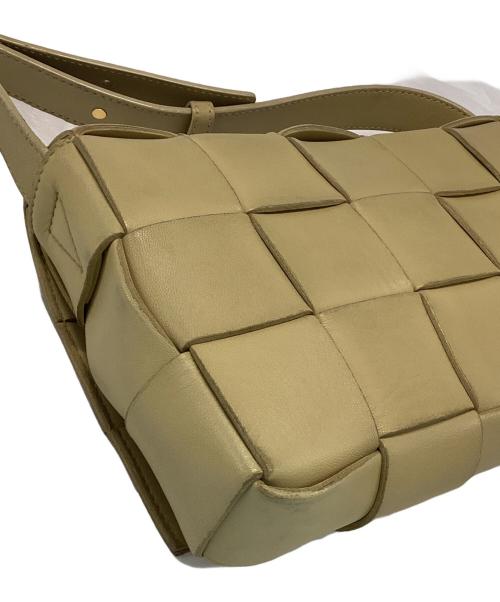 BOTTEGA VENETA（ボッテガベネタ）BOTTEGA VENETA (ボッテガベネタ) レザーショルダーバッグ ベージュの古着・服飾アイテム