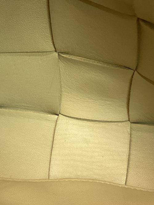 BOTTEGA VENETA（ボッテガベネタ）BOTTEGA VENETA (ボッテガベネタ) レザーショルダーバッグ ベージュの古着・服飾アイテム