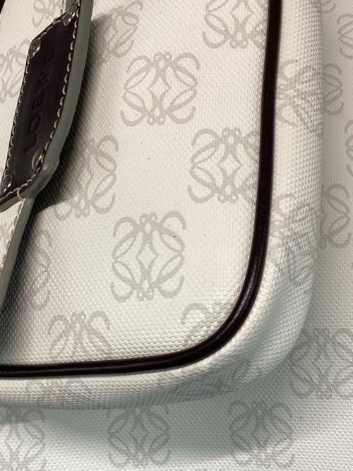 LOEWE（ロエベ）LOEWE (ロエベ) アナグラムショルダーバッグ ホワイト×ブラウンの古着・服飾アイテム