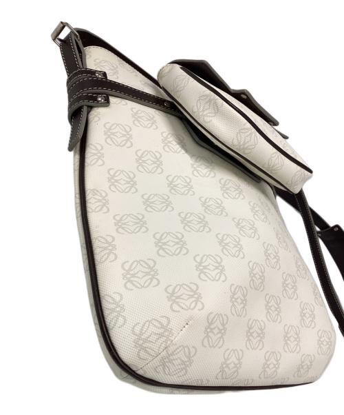 LOEWE（ロエベ）LOEWE (ロエベ) アナグラムショルダーバッグ ホワイト×ブラウンの古着・服飾アイテム