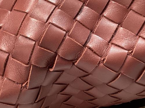 BOTTEGA VENETA（ボッテガベネタ）BOTTEGA VENETA (ボッテガベネタ) レザーショルダーバッグ ピンクの古着・服飾アイテム
