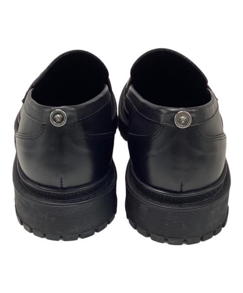 VERSACE（ヴェルサーチェ）VERSACE (ヴェルサーチェ) ローファー ブラック サイズ:SIZE 41 1/2の古着・服飾アイテム