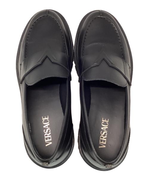 VERSACE（ヴェルサーチェ）VERSACE (ヴェルサーチェ) ローファー ブラック サイズ:SIZE 41 1/2の古着・服飾アイテム