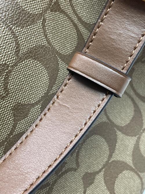 COACH（コーチ）COACH (コーチ) ボディーバッグ ブラウンの古着・服飾アイテム