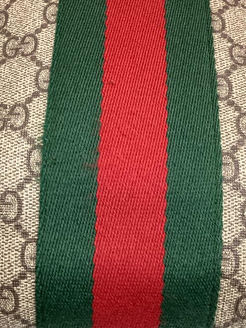 GUCCI（グッチ）GUCCI (グッチ) GGスプリームショルダーバッグ ベージュの古着・服飾アイテム