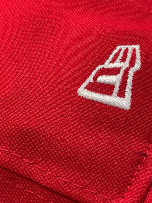 New Era（ニューエラ）New Era (ニューエラ) Denim Tears (デニムティアーズ) キャップ レッドの古着・服飾アイテム
