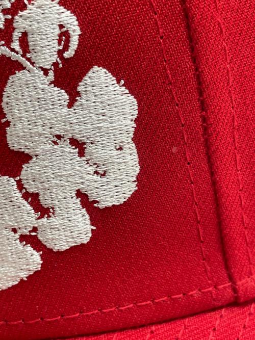 New Era（ニューエラ）New Era (ニューエラ) Denim Tears (デニムティアーズ) キャップ レッドの古着・服飾アイテム