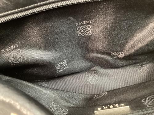 LOEWE（ロエベ）LOEWE (ロエベ) ショルダーバッグ ブラックの古着・服飾アイテム