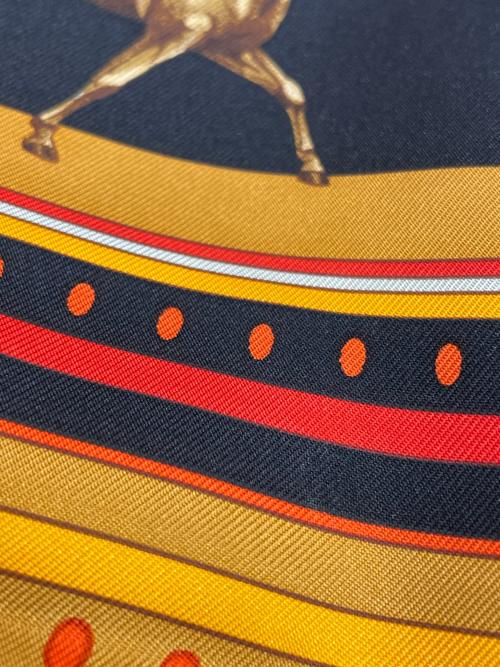 HERMES（エルメス）HERMES (エルメス) スカーフ ネイビー×オレンジの古着・服飾アイテム