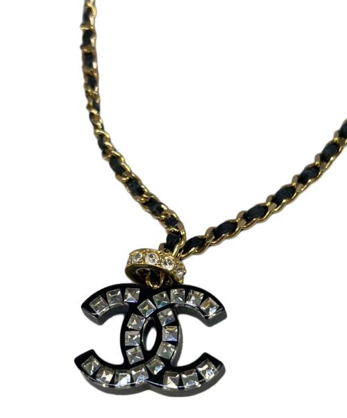 CHANEL（シャネル）CHANEL (シャネル) ココマークネックレス ブラック×ゴールドカラーの古着・服飾アイテム