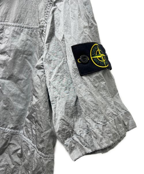 STONE ISLAND（ストーンアイランド）STONE ISLAND (ストーンアイランド) 	NYLON METAL IN ECONYL SHORT SLEEVE SHIRT グレー サイズ:Ｌの古着・服飾アイテム