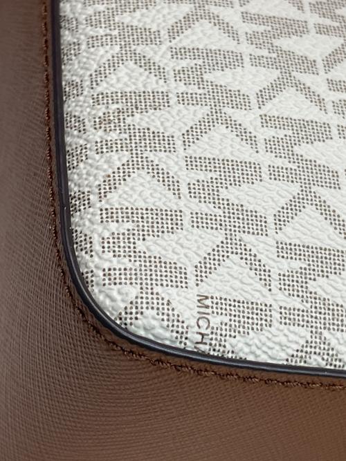 MICHAEL KORS（マイケルコース）MICHAEL KORS (マイケル・コース) ショルダーバッグ ホワイト×ブラウンの古着・服飾アイテム