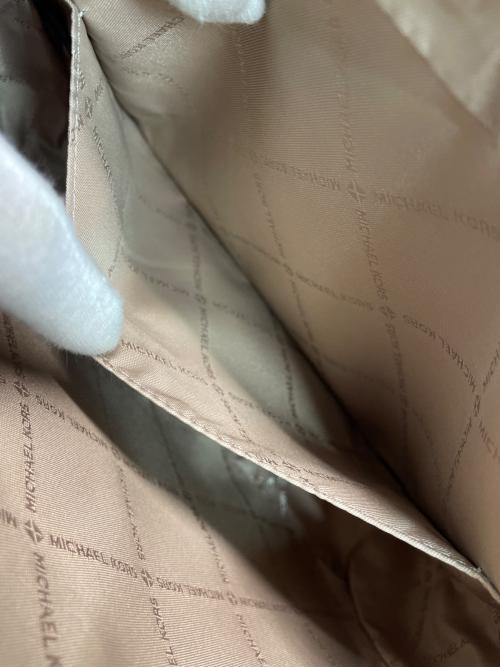 MICHAEL KORS（マイケルコース）MICHAEL KORS (マイケル・コース) ショルダーバッグ ホワイト×ブラウンの古着・服飾アイテム