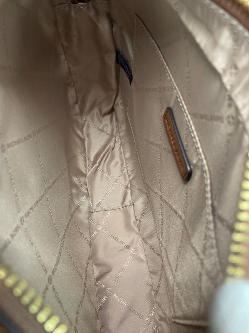 MICHAEL KORS（マイケルコース）MICHAEL KORS (マイケル・コース) ショルダーバッグ ホワイト×ブラウンの古着・服飾アイテム