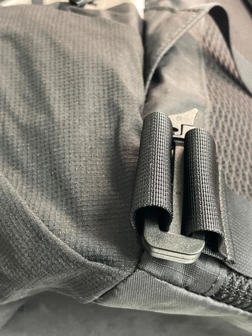 MOUNTAIN HARD WEAR（マウンテンハードウェア）MOUNTAIN HARD WEAR (マウンテンハードウェア) バックパック ホワイトの古着・服飾アイテム