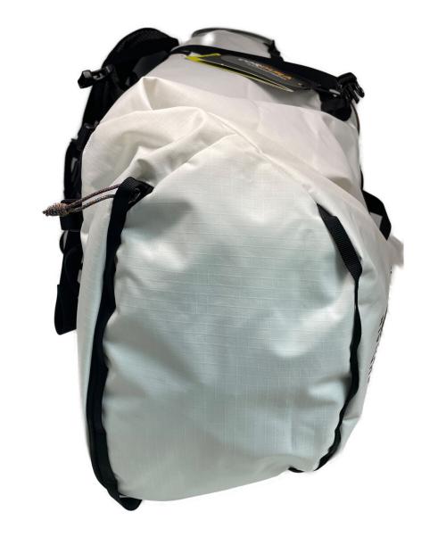 MOUNTAIN HARD WEAR（マウンテンハードウェア）MOUNTAIN HARD WEAR (マウンテンハードウェア) バックパック ホワイトの古着・服飾アイテム