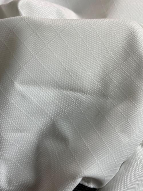 MOUNTAIN HARD WEAR（マウンテンハードウェア）MOUNTAIN HARD WEAR (マウンテンハードウェア) バックパック ホワイトの古着・服飾アイテム