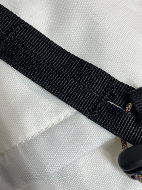 MOUNTAIN HARD WEAR（マウンテンハードウェア）MOUNTAIN HARD WEAR (マウンテンハードウェア) バックパック ホワイトの古着・服飾アイテム