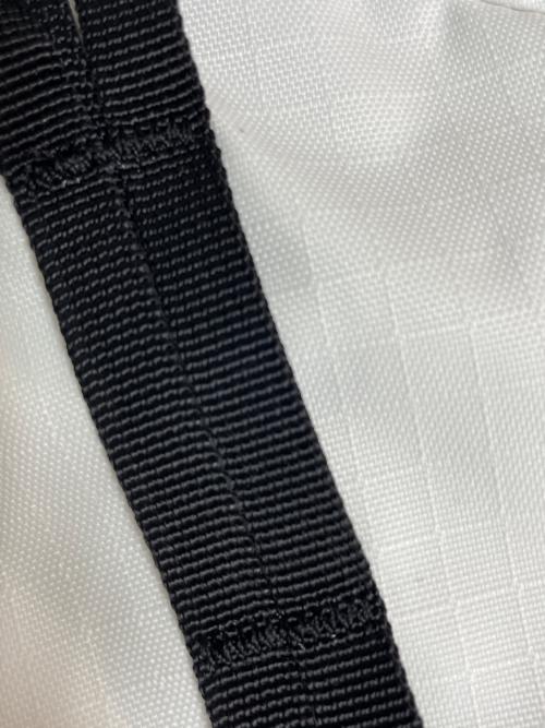 MOUNTAIN HARD WEAR（マウンテンハードウェア）MOUNTAIN HARD WEAR (マウンテンハードウェア) バックパック ホワイトの古着・服飾アイテム