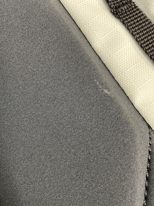 MOUNTAIN HARD WEAR（マウンテンハードウェア）MOUNTAIN HARD WEAR (マウンテンハードウェア) バックパック ホワイトの古着・服飾アイテム