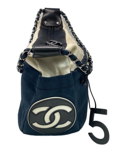 CHANEL（シャネル）CHANEL (シャネル) ココマーク No.5チャーム キャンバス切替マトラッセチェーンバッグ ネイビー×ベージュの古着・服飾アイテム