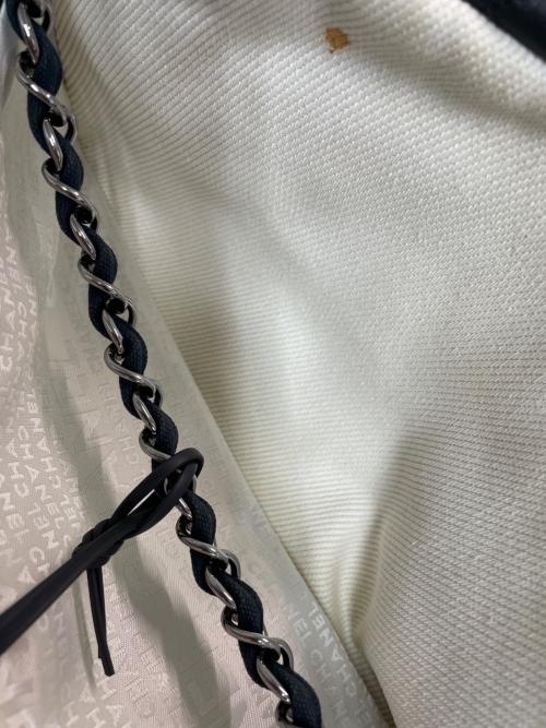 CHANEL（シャネル）CHANEL (シャネル) ココマーク No.5チャーム キャンバス切替マトラッセチェーンバッグ ネイビー×ベージュの古着・服飾アイテム