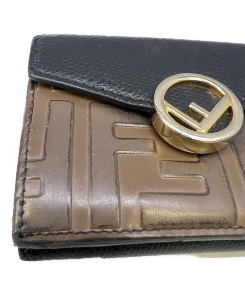 FENDI（フェンディ）FENDI (フェンディ) マイクロ3つ折り財布 ブラック×ブラウンの古着・服飾アイテム
