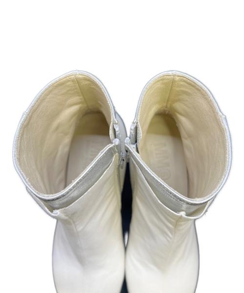 MM6 Maison Margiela（エムエムシックスメゾンマルジェラ）MM6 Maison Margiela (エムエムシックスメゾンマルジェラ) ブーツ ホワイト×シルバー サイズ:36の古着・服飾アイテム