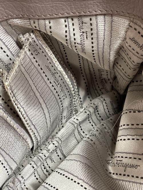 Salvatore Ferragamo（サルヴァトーレ フェラガモ）Salvatore Ferragamo (サルヴァトーレ フェラガモ) バッグ ベージュの古着・服飾アイテム