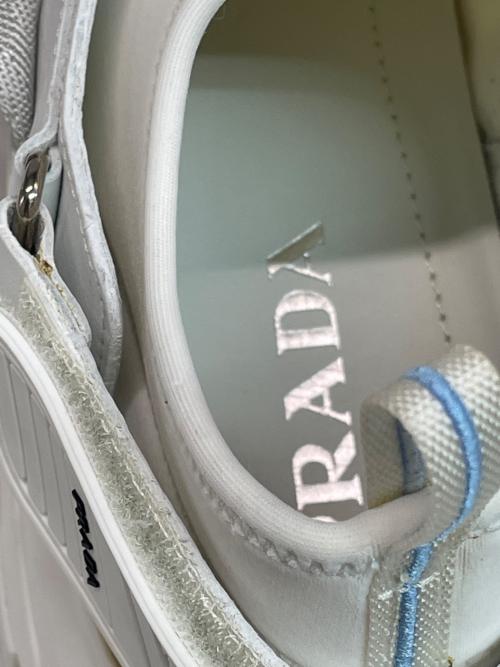 PRADA（プラダ）PRADA (プラダ) スニーカー ホワイト サイズ:SIZE 7 1/2の古着・服飾アイテム