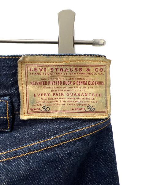 LEVI'S（リーバイス）LEVI'S (リーバイス) ボタンフライデニムパンツ インディゴ サイズ:３０の古着・服飾アイテム