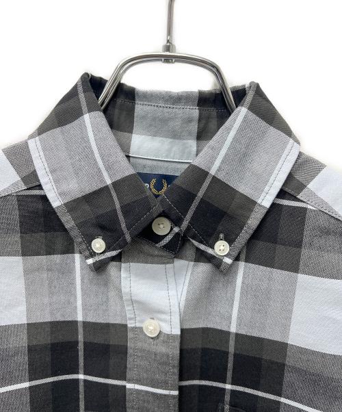 FRED PERRY（フレッドペリー）FRED PERRY (フレッドペリー) クロップドシャツ ブルー×ブラック サイズ:10の古着・服飾アイテム