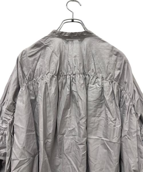 mizuiro-ind（ミズイロインド）mizuiro-ind (ミズイロインド) バックギャザーワイドシャツ グレー サイズ:不明の古着・服飾アイテム