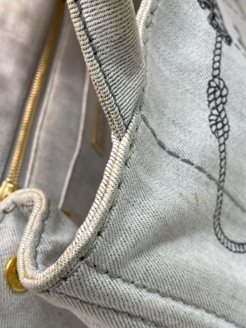 PRADA（プラダ）PRADA (プラダ) ハンドバッグ アイボリーの古着・服飾アイテム