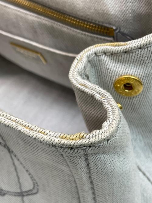 PRADA（プラダ）PRADA (プラダ) ハンドバッグ アイボリーの古着・服飾アイテム