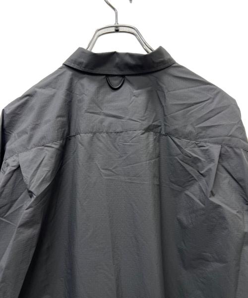 DAIWA PIER39（ダイワ ピア39）DAIWA PIER39 (ダイワ ピア39) TECH TRAVEL SHIRT ライトグレー サイズ:ＸＬの古着・服飾アイテム