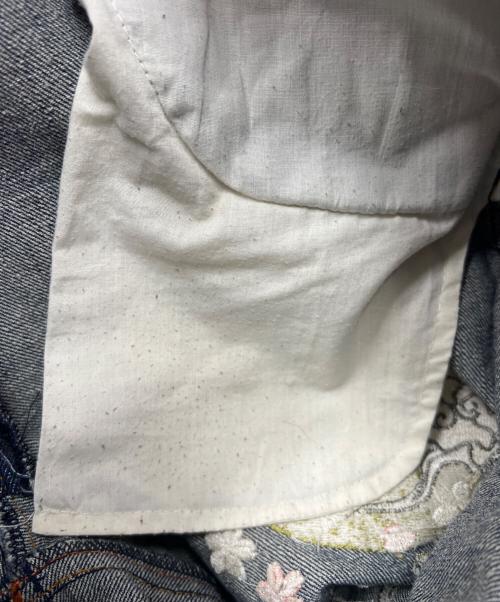 華鳥風月（カチョウフウゲツ）華鳥風月 (カチョウフウゲツ) 風神雷神刺繍デニムパンツ ブルー サイズ:３０の古着・服飾アイテム