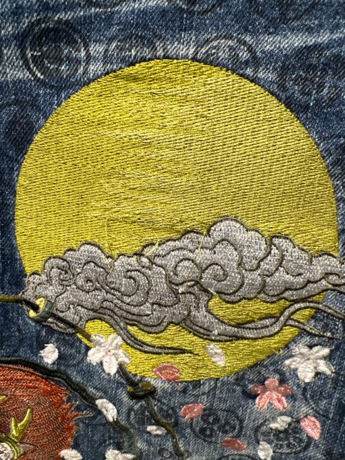 華鳥風月（カチョウフウゲツ）華鳥風月 (カチョウフウゲツ) 風神雷神刺繍デニムパンツ ブルー サイズ:３０の古着・服飾アイテム