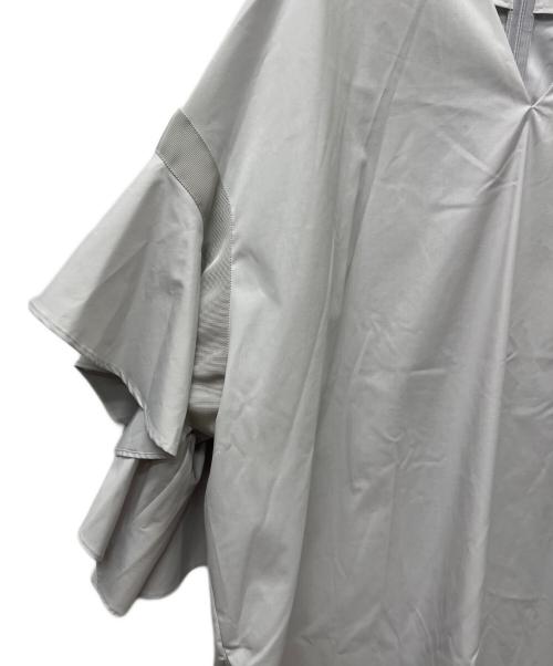 LE PHIL（ル フィル）LE PHIL (ル フィル) ラッフルスリーブ ブラウス グレー サイズ:FREEの古着・服飾アイテム