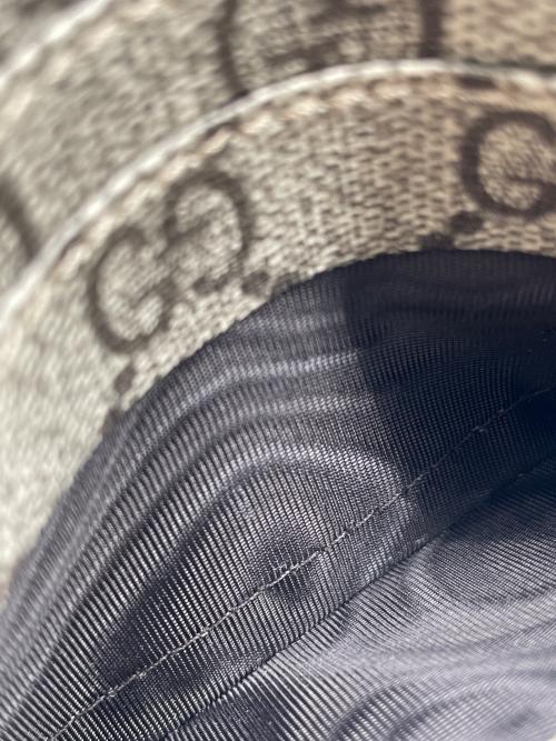 GUCCI（グッチ）GUCCI (グッチ) 2つ折り財布 レッド×ベージュの古着・服飾アイテム