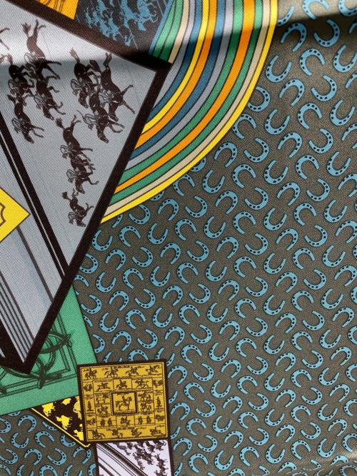 HERMES（エルメス）HERMES (エルメス) A Cheval sur mon Carre グリーンの古着・服飾アイテム