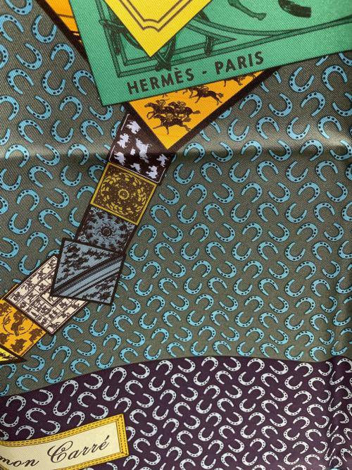 HERMES（エルメス）HERMES (エルメス) A Cheval sur mon Carre グリーンの古着・服飾アイテム