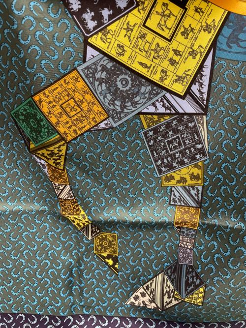 HERMES（エルメス）HERMES (エルメス) A Cheval sur mon Carre グリーンの古着・服飾アイテム