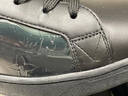 LOUIS VUITTON（ルイ ヴィトン）LOUIS VUITTON (ルイ ヴィトン) ローカットレザースニーカー ブラック サイズ:SIZE 10の古着・服飾アイテム