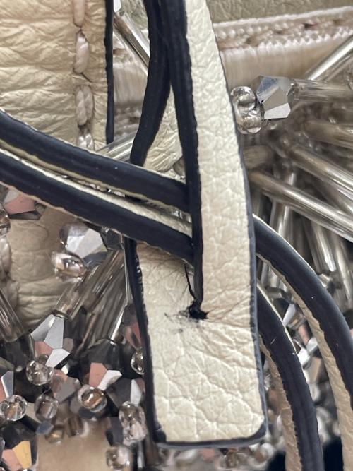 MARC JACOBS（マークジェイコブス）MARC JACOBS (マークジェイコブス) ビーズ＆ポム ショルダーバッグ ベージュの古着・服飾アイテム