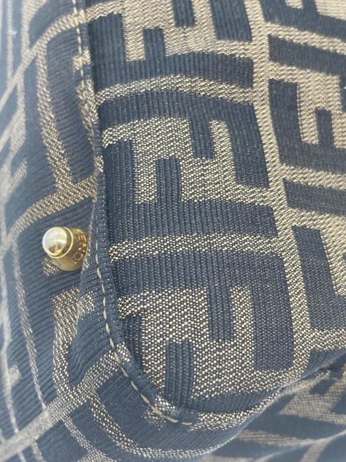 FENDI（フェンディ）FENDI (フェンディ) ズッカハンドバッグ ベージュの古着・服飾アイテム